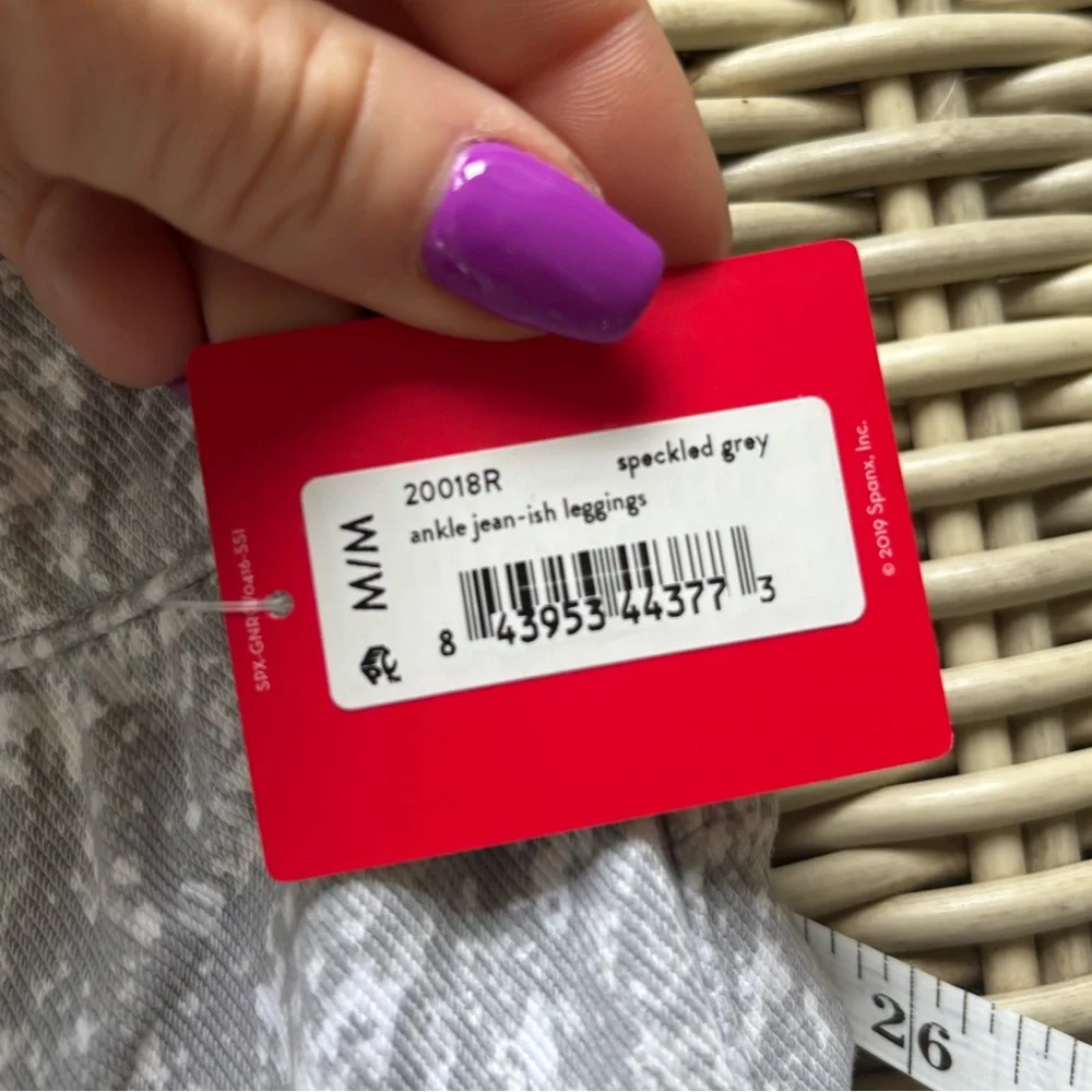 Spanx NEW WITH TAGS Tummy Control Ankle Jean-Ish Leggings medium layered‎